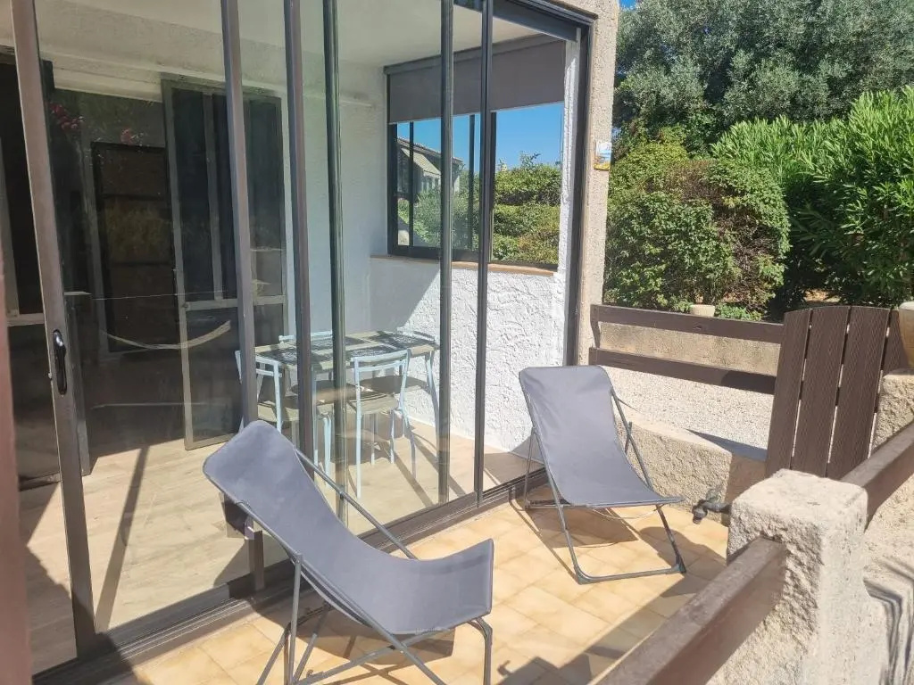 Studio 2 adultes 2 enfants Sanary sur Mer à 800m de la mer