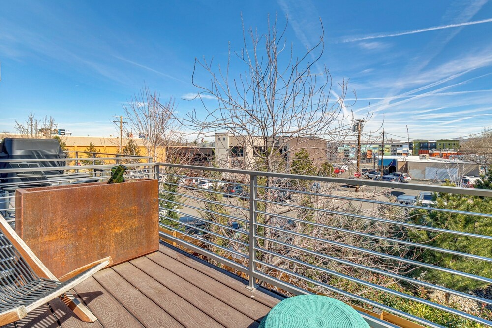 < 2 Mi to Dtwn Reno: Luxe Midtown Gem w/ Patio