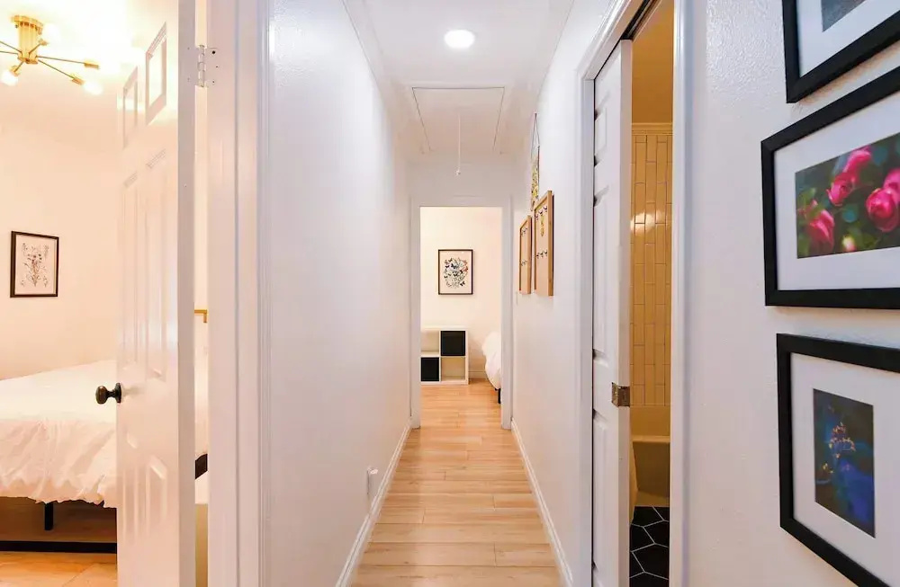Immaculate 3bdr Private Bungalow, Walk to Beach!