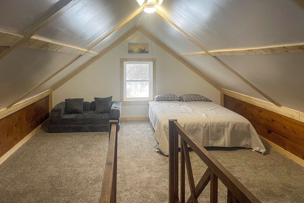Lupton Cabin Near Lake & Trails - Fire Pit & More!