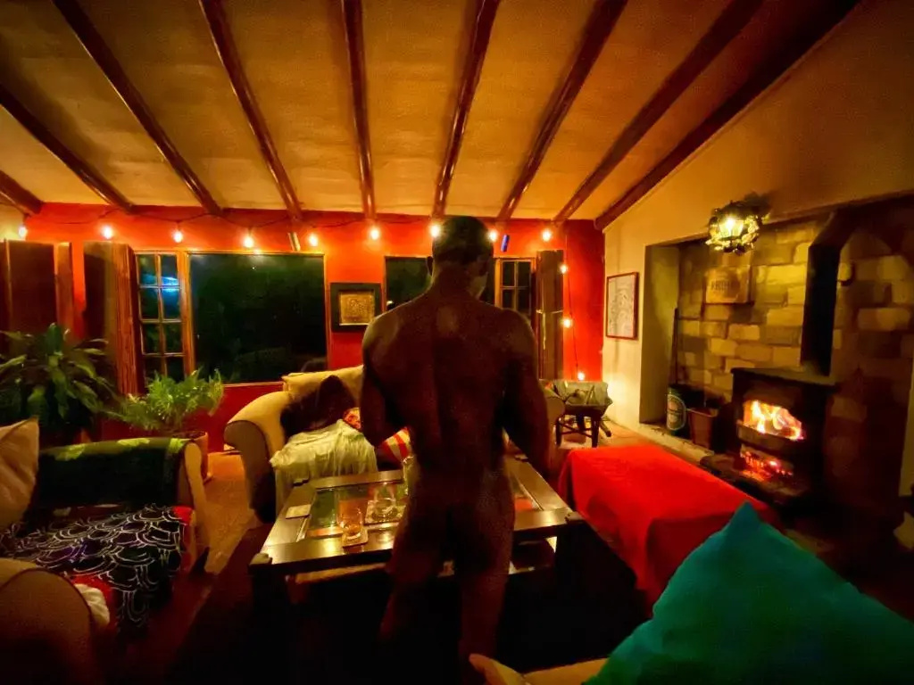 The Naked House - Hotel Nudista