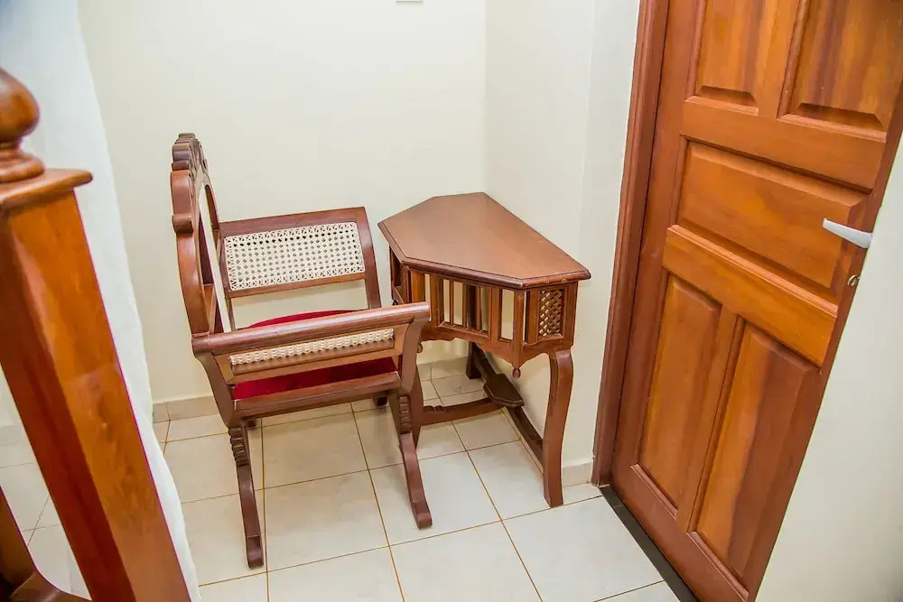 3 Bed Cottage Sleeps 6- Pool, Chef Option, Parking