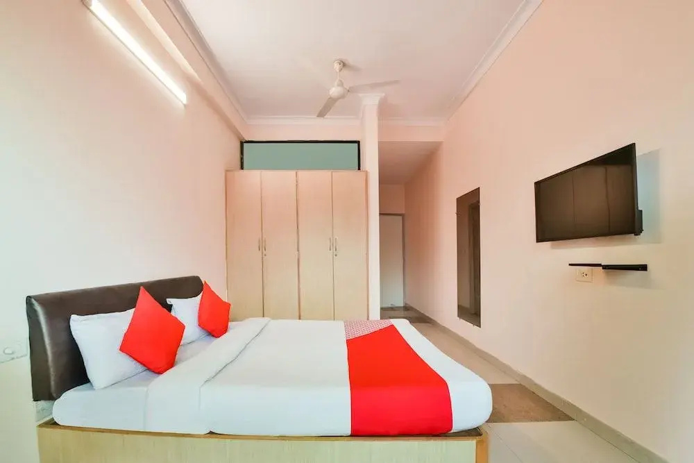 Oyo 37212 Hotel Soft Petals By Arn Group