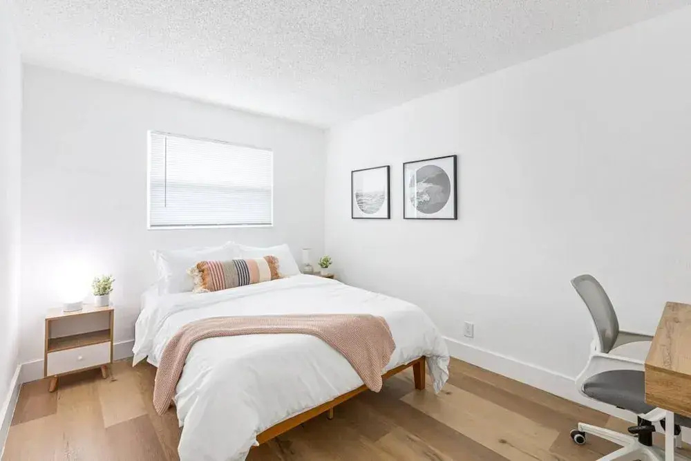 Musicians Lounge - 2 BR With Parking Asssigned