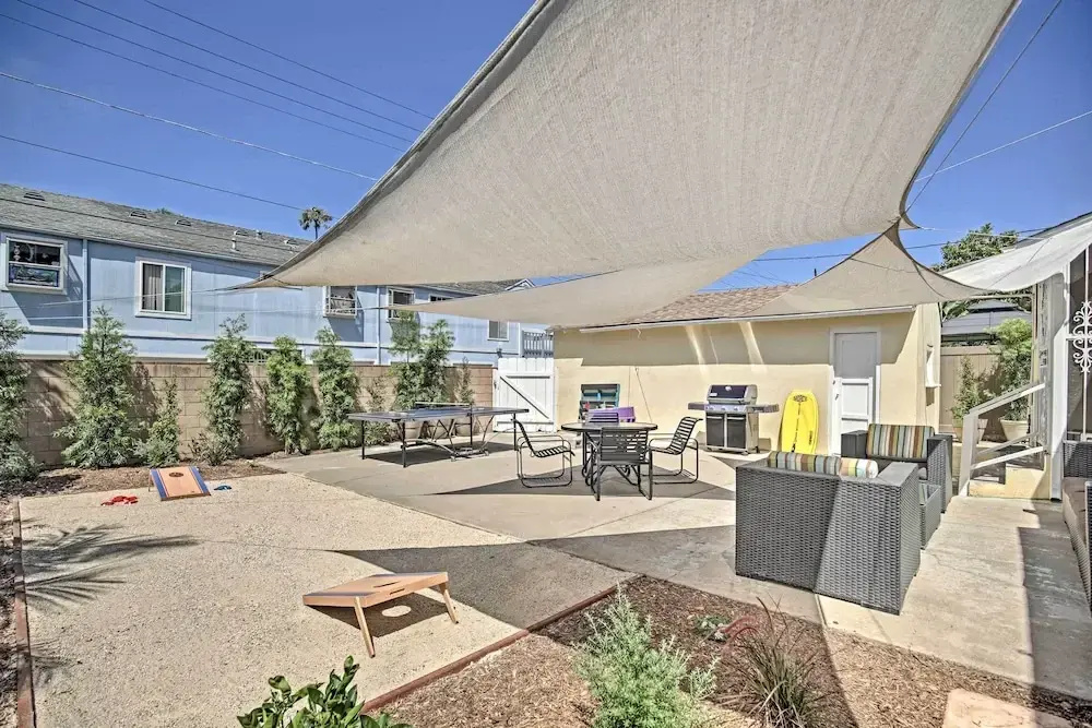 Oceanside Home w/ Yard - Walk to Beach & Pier