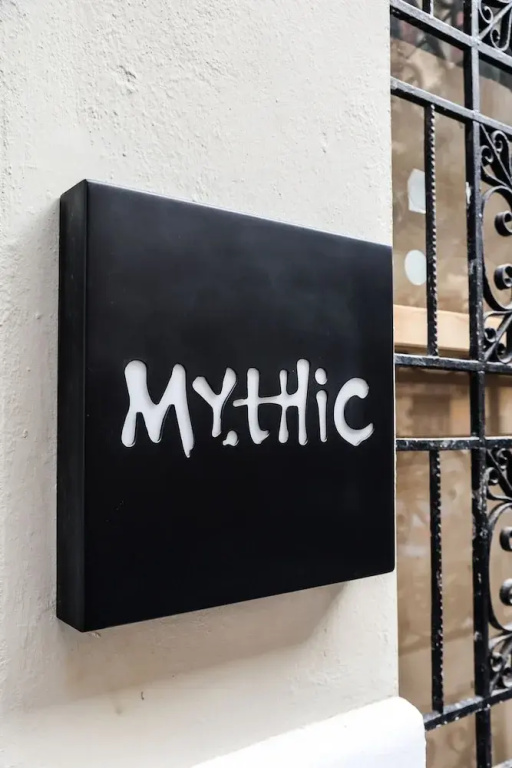 Mythic Valencia