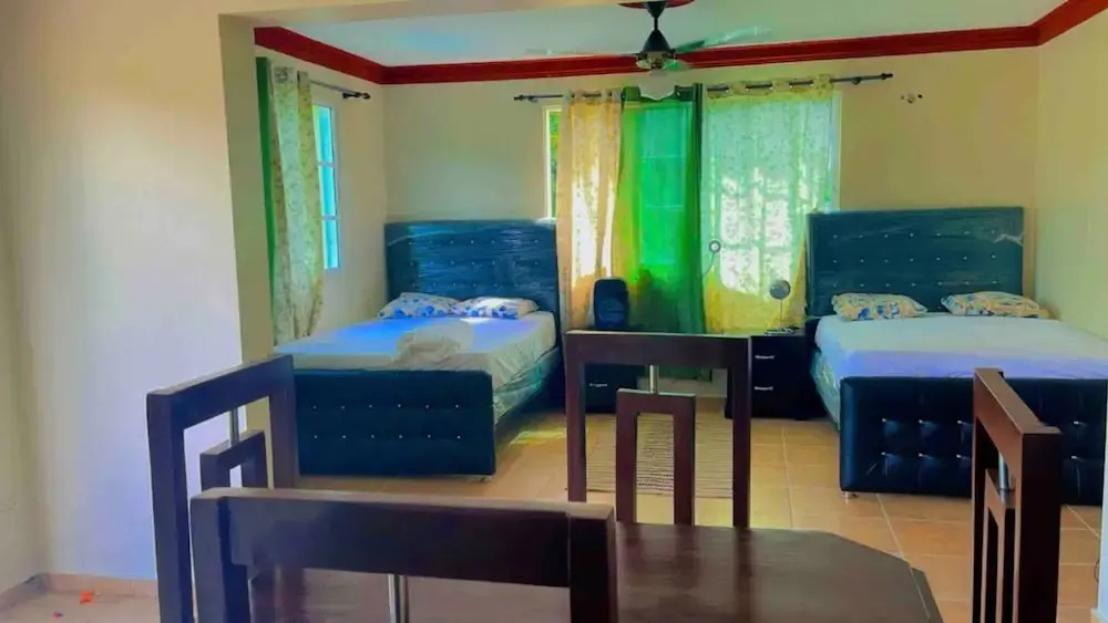 Lovely 2 Bedroom Condo With Pool And Hot Water