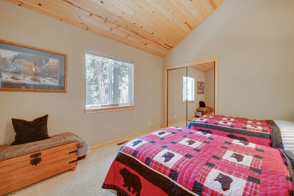 Tahoe Donner Mountain Cabin: Surrounded by Forest!
