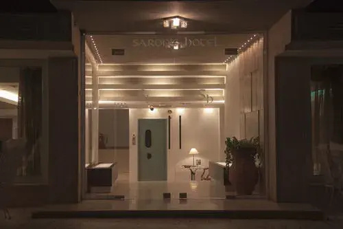 Saronis Hotel