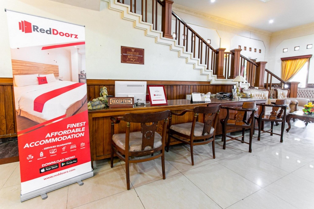 RedDoorz Plus near Alun Alun Karanganyar