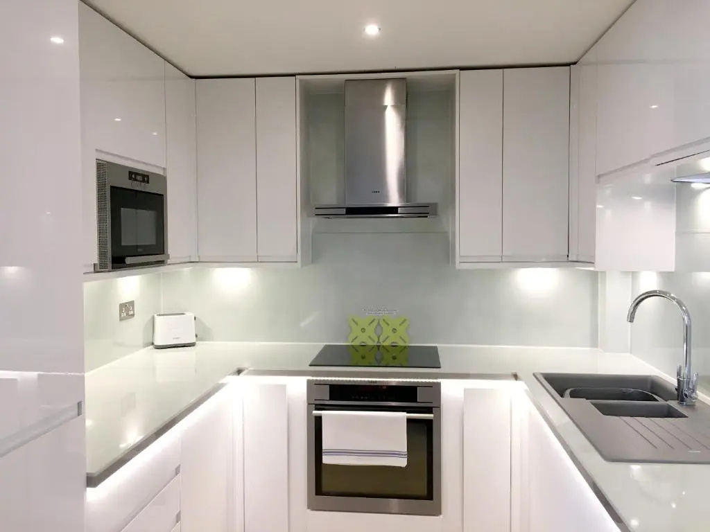 Superb 3-Bed 2-Bath with Wifi: Trendy Fitzrovia W1