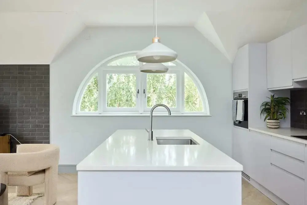 The Woodborough Place - Beckoning 2bdr Flat With Balcony