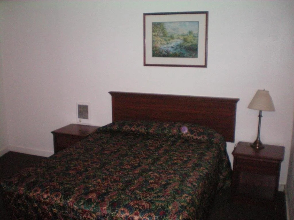 Chalet Motel - Affordable Stay in Central Bend