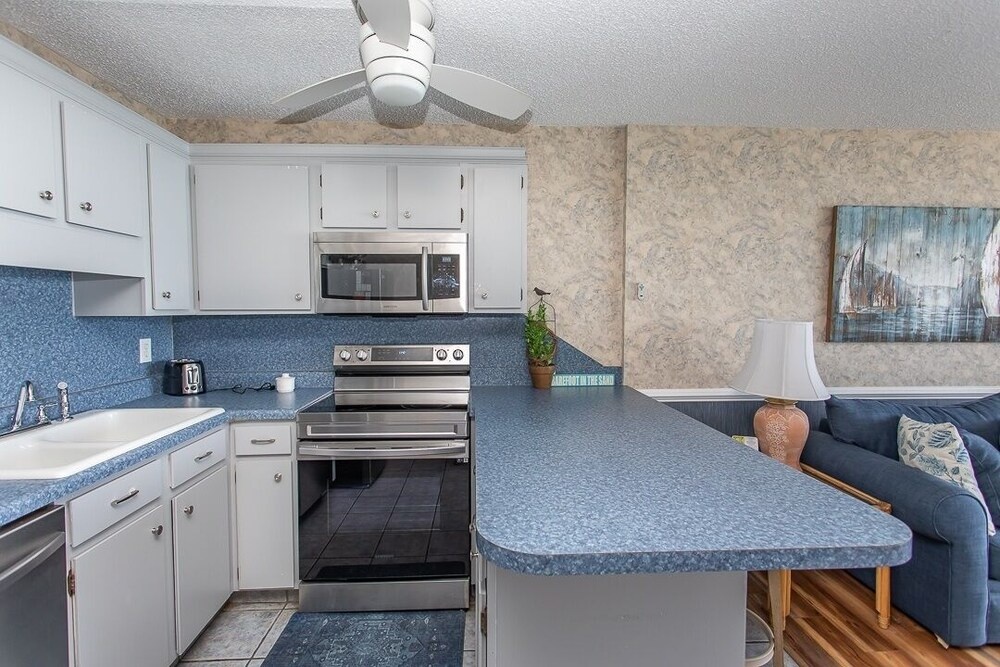 Royal Garden Resort 1404 2 Bedroom Condo by RedAwning
