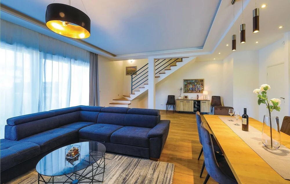 Nice Home in Kastel Luksic With 5 Bedrooms, Wifi and Outdoor Swimming Pool