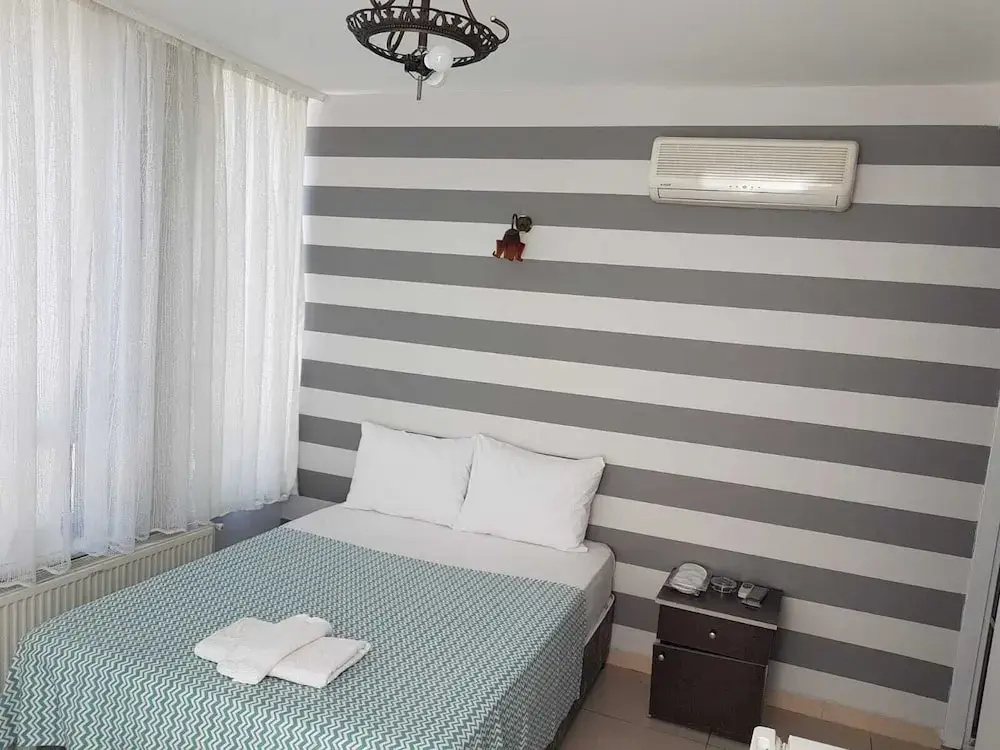 Deluxe Hotel