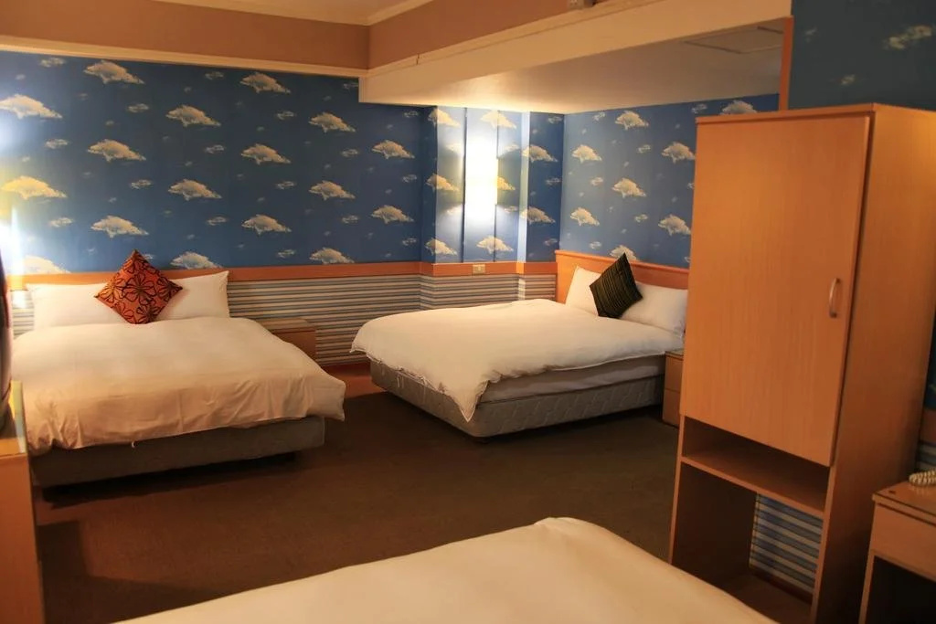 Manbo Holiday Hotel