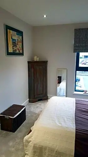 1 double guest bedroom in my home North Leeds