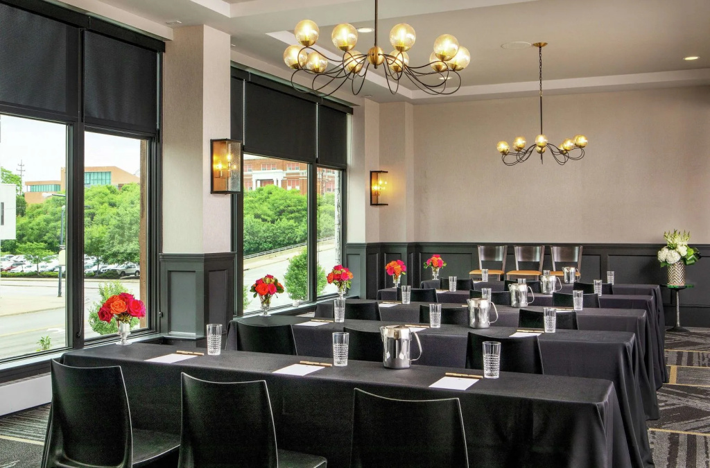 Doubletree By Hilton Youngstown Downtown