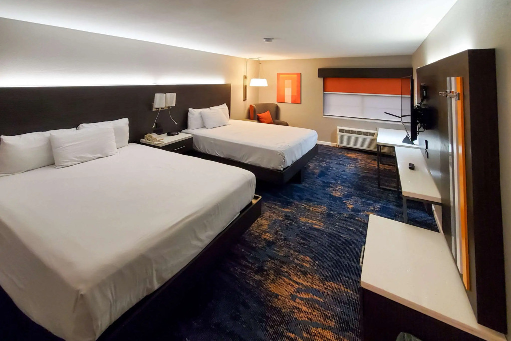 Clarion Pointe Marshall