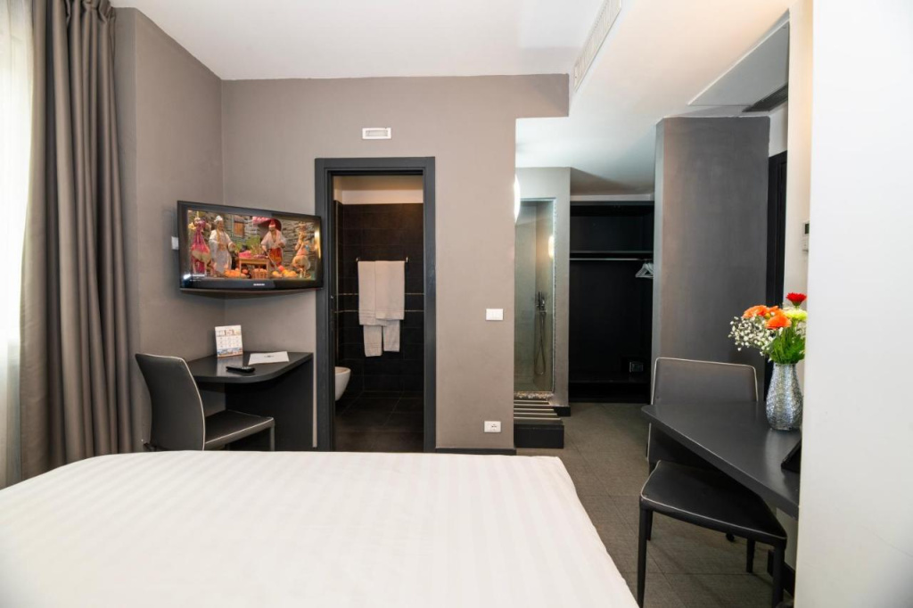 Golden Hotel