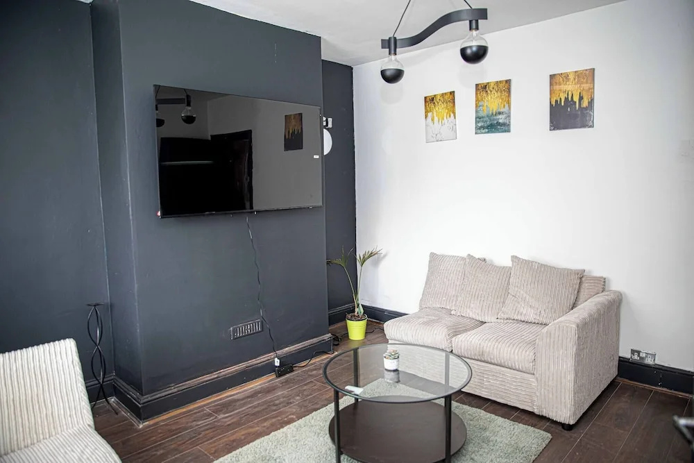 Home in Manchester Near Etihad Stadium - Parking