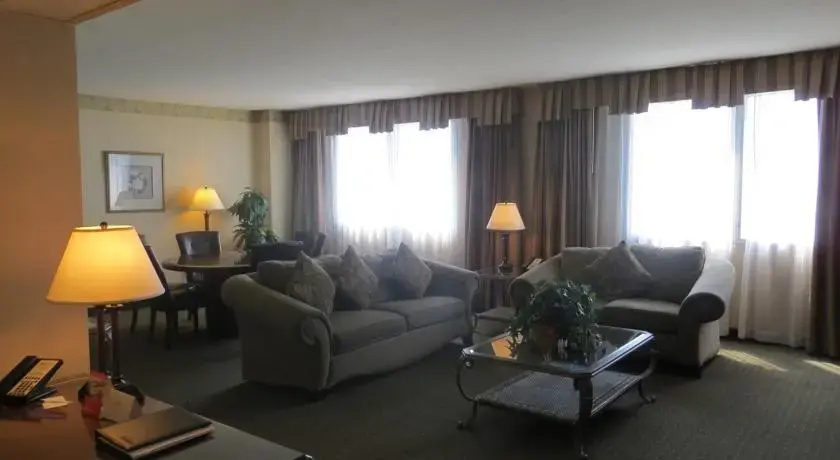 Radisson Los Angeles Airport Hotel
