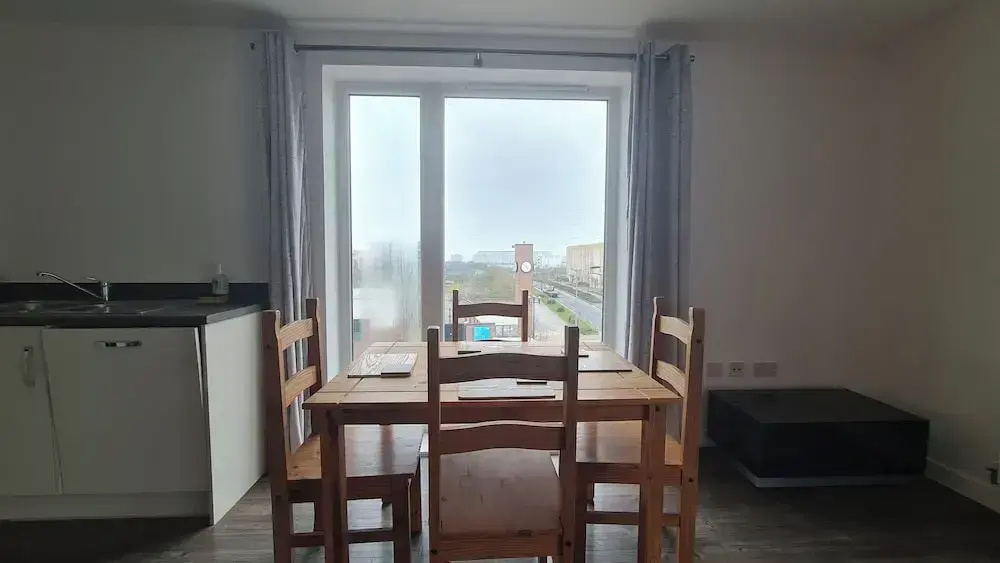 Barking 2 Bed Apt With Parking & Good Travel Links
