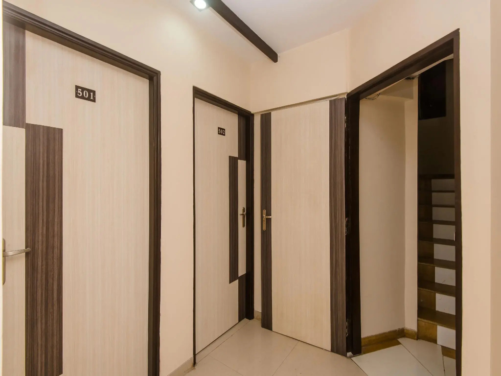 Hotel O Divine Residency Near Phoenix Marketcity