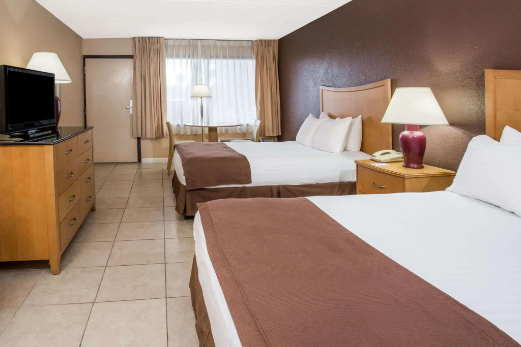 Travelodge by Wyndham Deltona