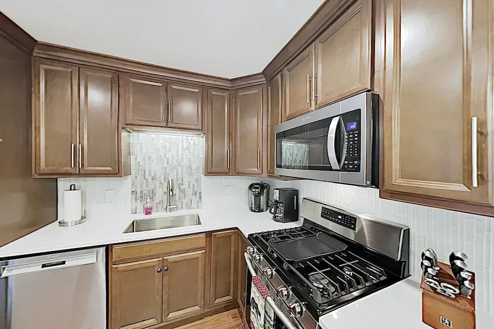 New Listing! Year-round W/ Game Room 3 Bedroom Home