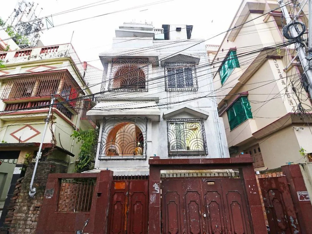 Goroomgo Amit Guest House Tagore Park Kolkata