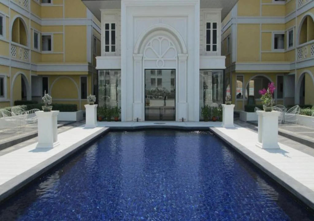 Hotel B