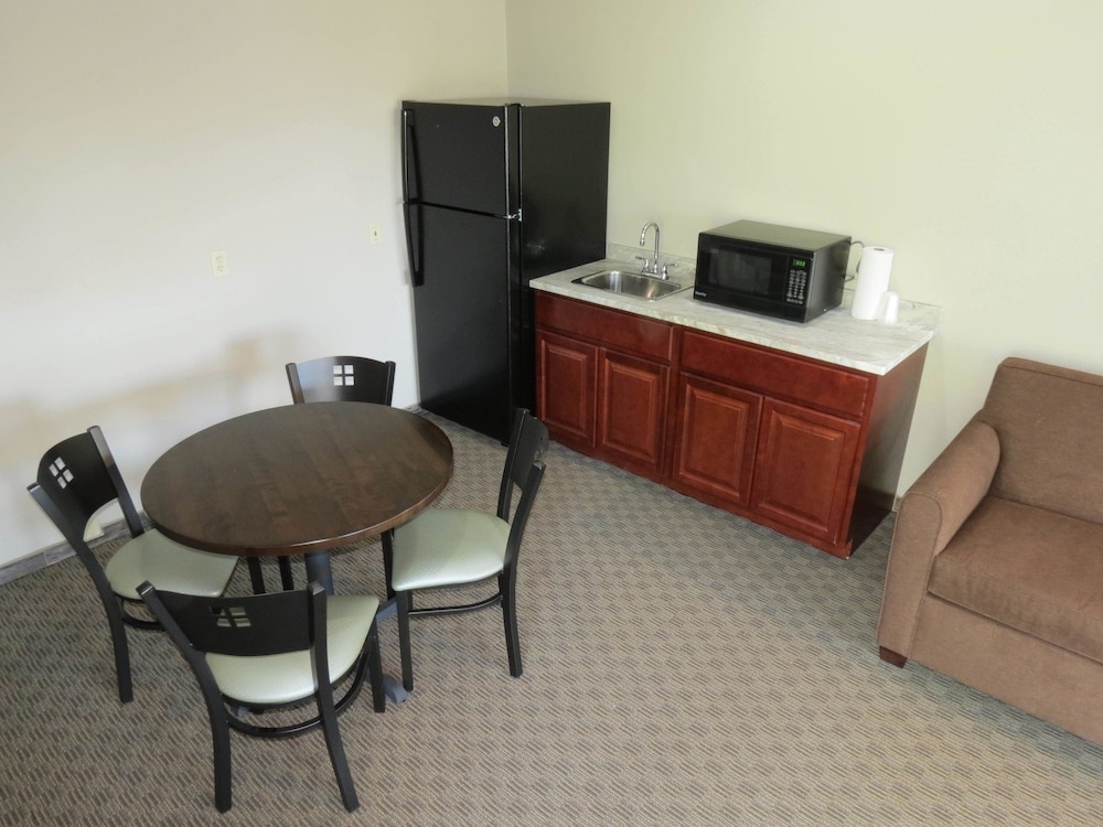 Edgewater Hotel and Suites