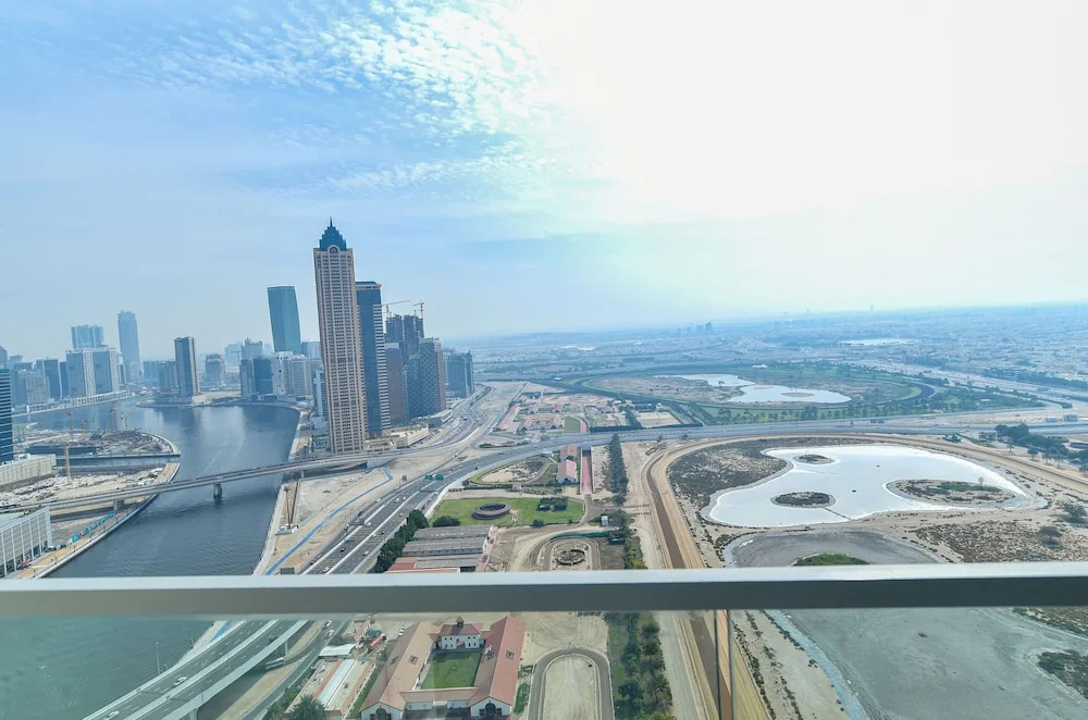 Dubai Canal View 1 BR Premium Apartment - AMN