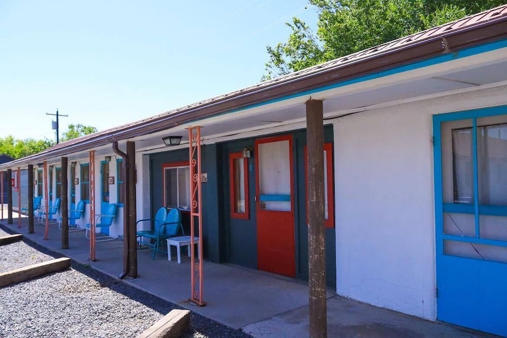 Cimarron Inn & RV Park