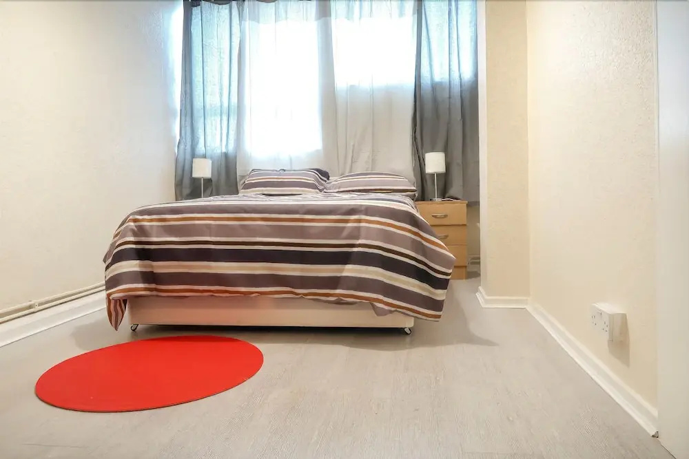 Old Church Road - Deluxe Guest Room