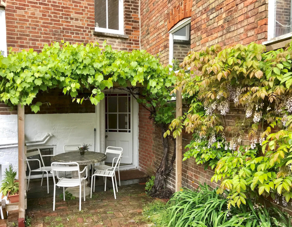 The Walton House spacious 3-Bedroom Jericho House close to City Centre