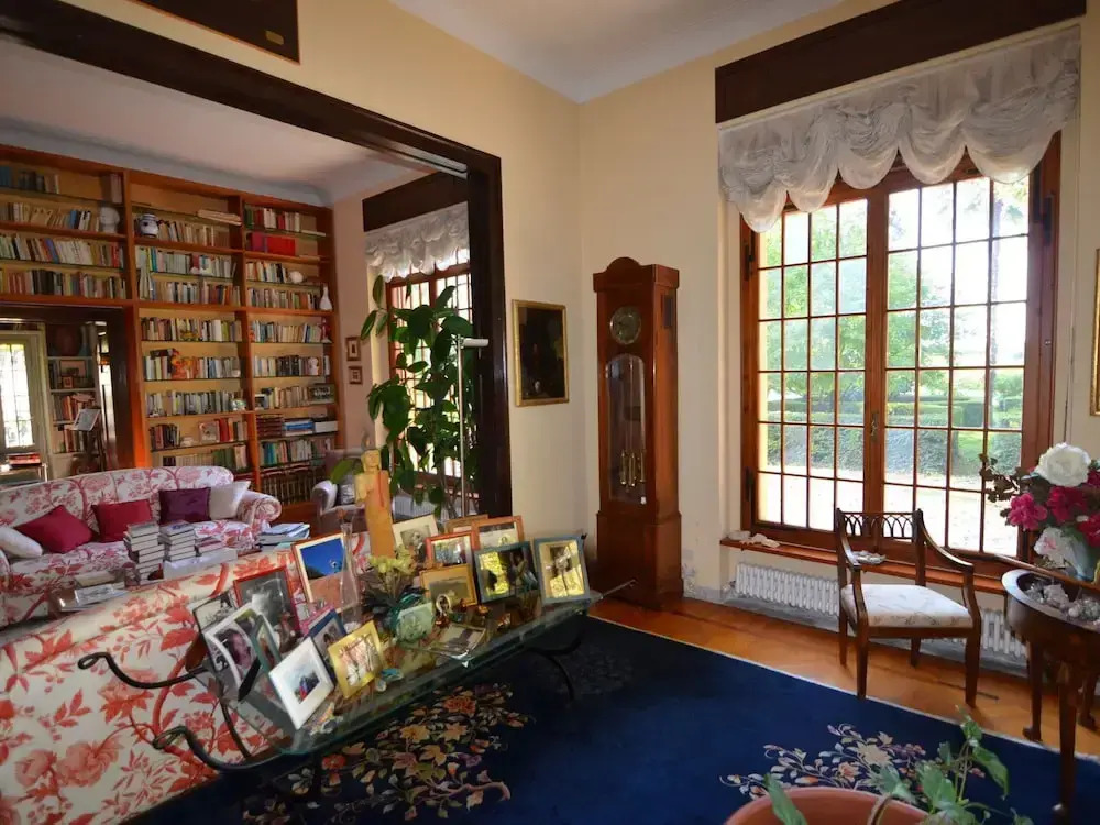 furry frinds with family home