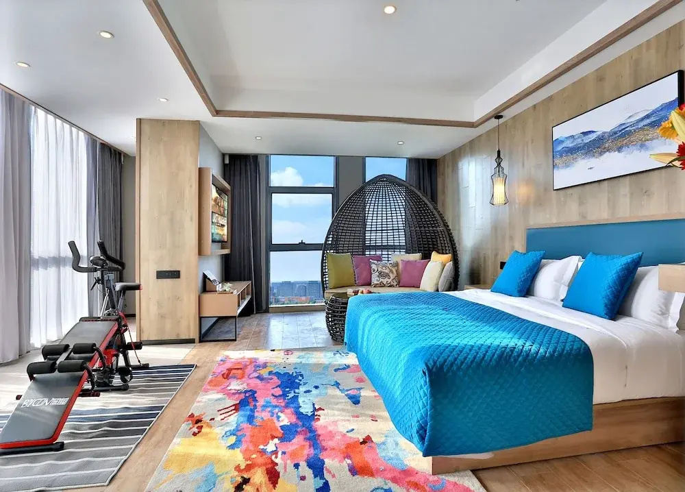 Mehood Lestie Hotel New Century Avenue