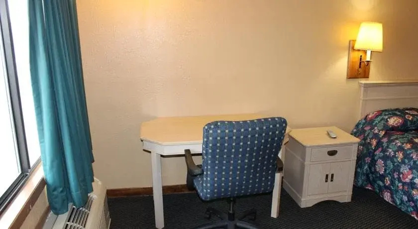 Hometown Inn Fort Wayne