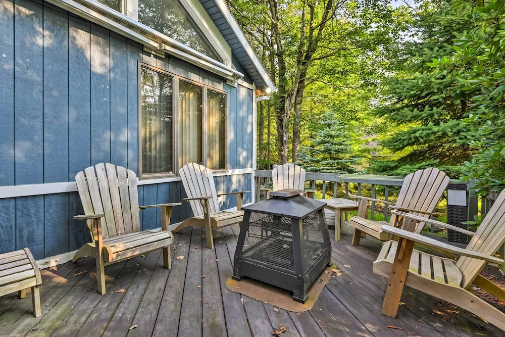 Lake Harmony Resort Home w/ Deck + Fire Pit!