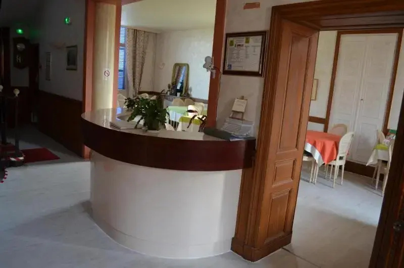 Logis Hotel Domaine du Cheval Blanc