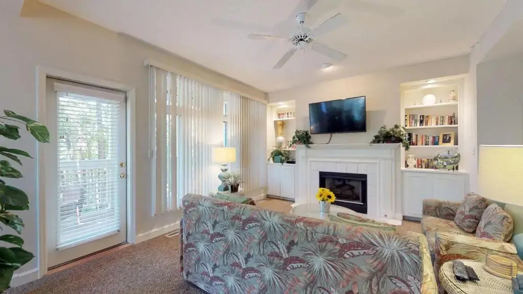 7655 Huntington Villas
