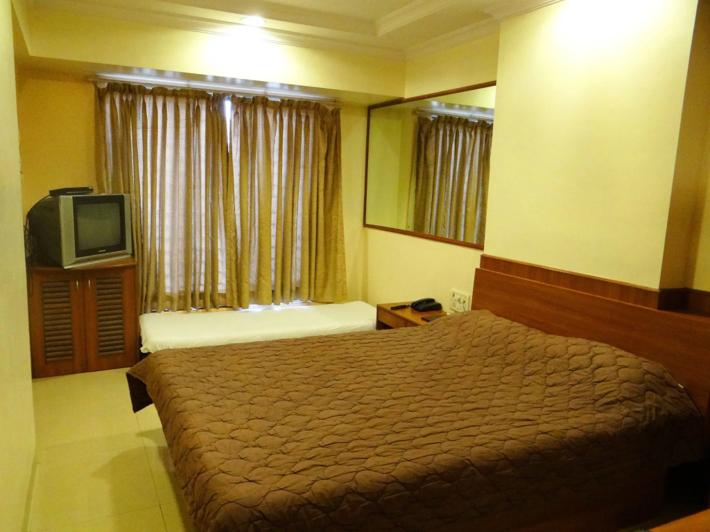 Hotel Lucky Goregaon