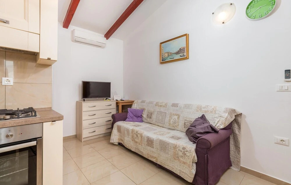 Amazing Home In Rovinj With Kitchen