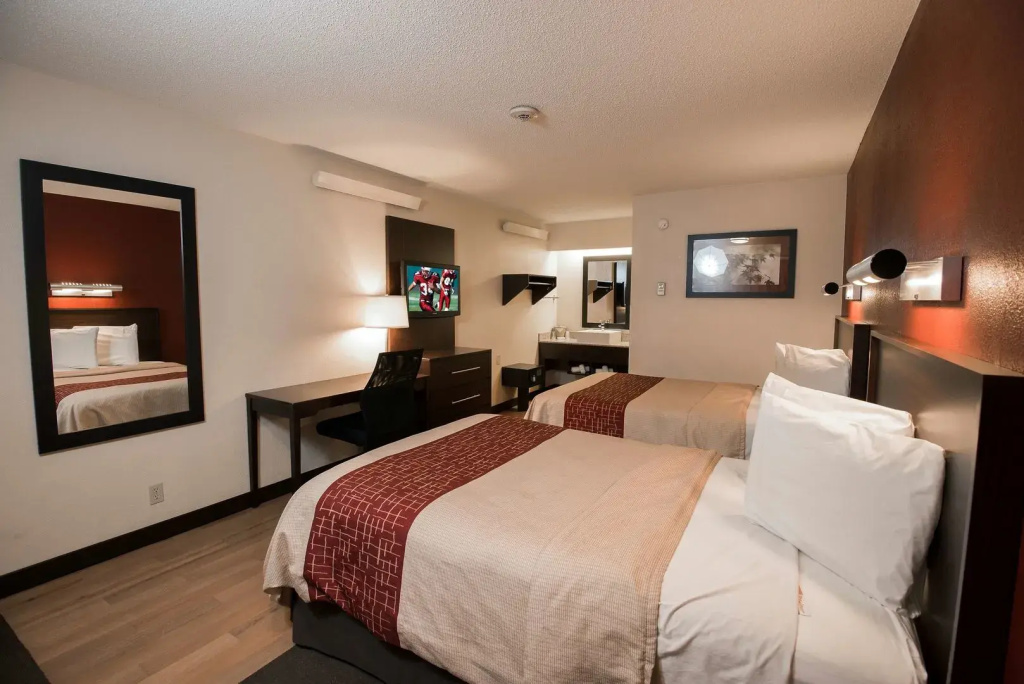 Red Roof Inn PLUS+ Chicago - Willowbrook