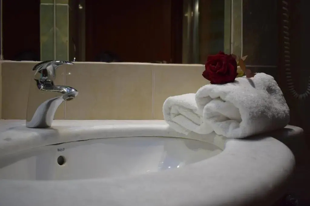 Evia Hotel & Suites