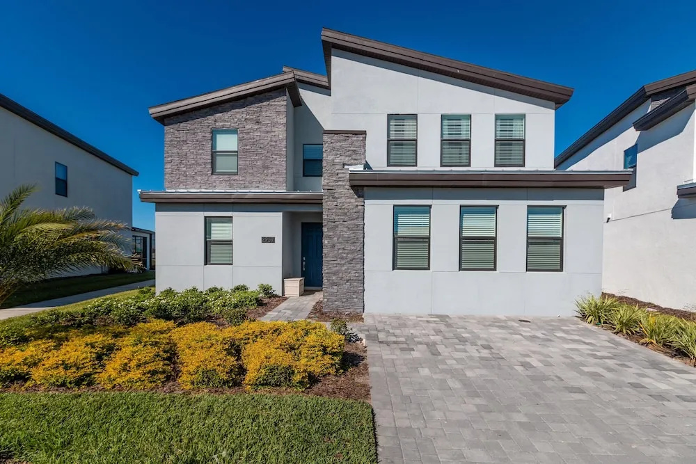 2957 FS - Luxury Oasis: 6BR Villa Pool Game