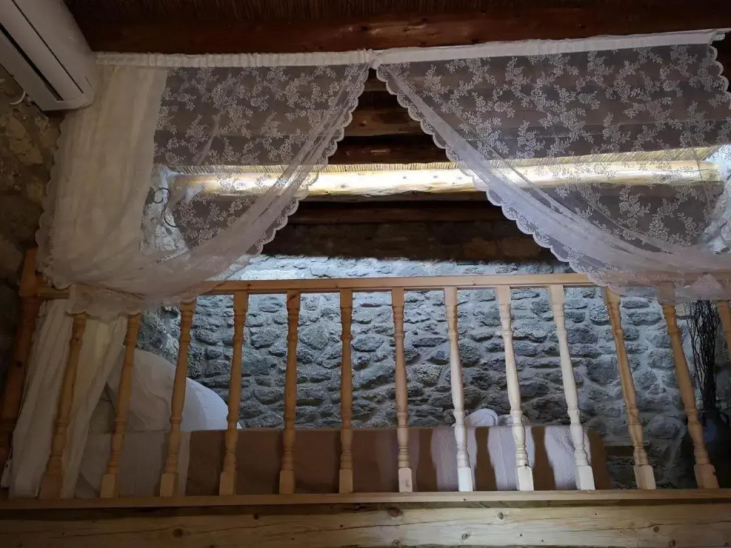 M&M STONE-Village House-Family-Vintage